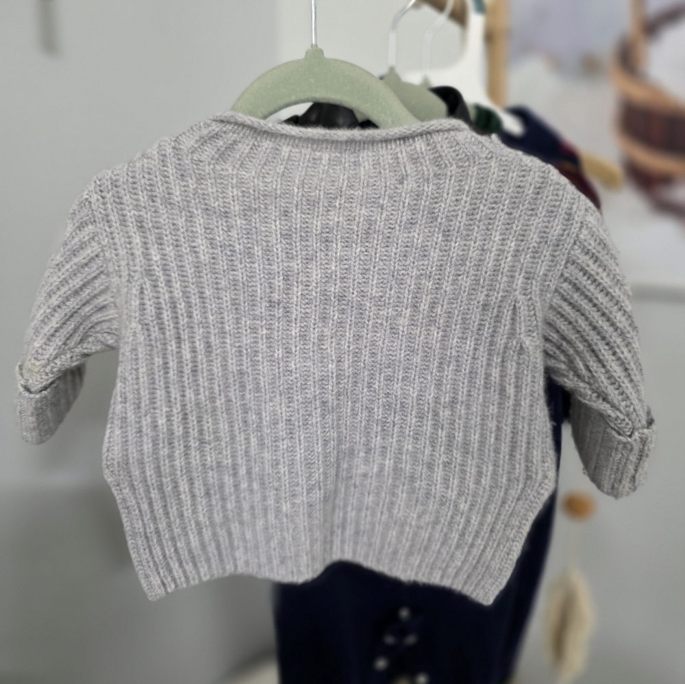 Gray Ribbed Cashmere Sweater - Picture 3 of 3
